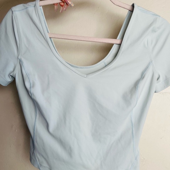 Lululemon short sleeve light blue crop top size 4/6 Like New Condition - Picture 5 of 6